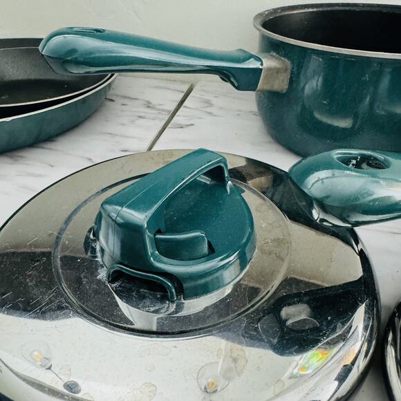 T-fal Blue Non Stick Pots And Pans Bundle Of 4 (4 Pans 2 Lids) - Picture 9 of 10